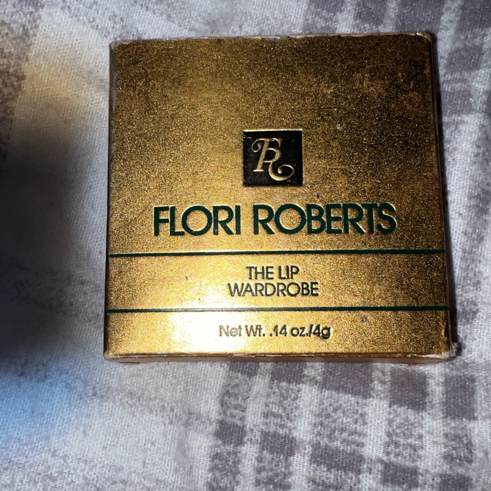 FLORI ROBERTS lip wardrobe